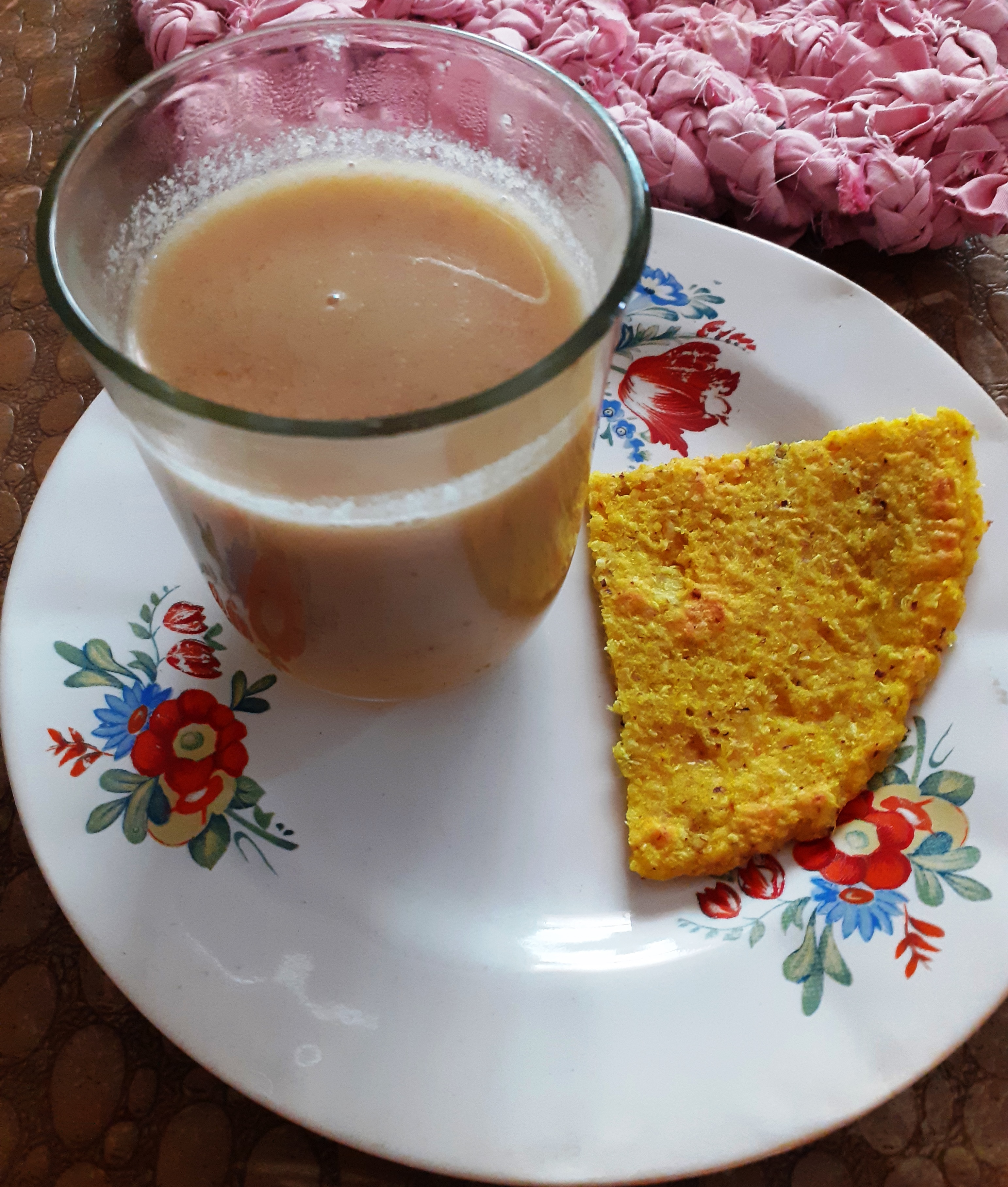 Pesaha Pal – Sacred Maundy Thursday Sweet Milk of Kerala served in glass with unleavened bread